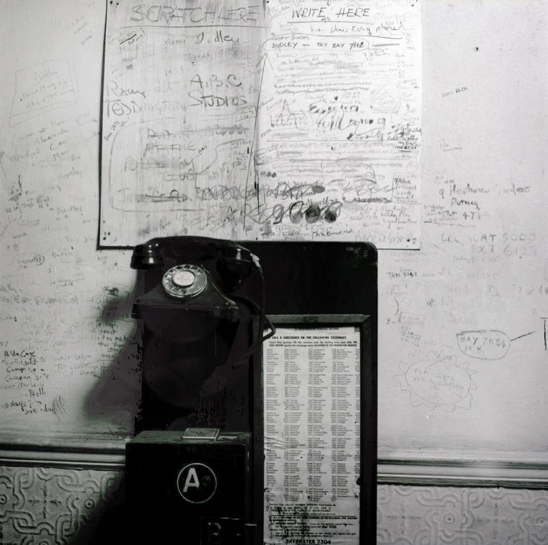 PAYPHONE-NOTTING-HILL-GATE-1960THE-LAY-ABOUT-LIFE---PHOTO-ESSAY-1-C26115
